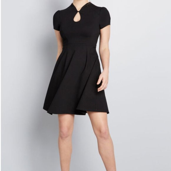 Modcloth Dresses & Skirts - Modcloth fit-and-flare black keyhole dress